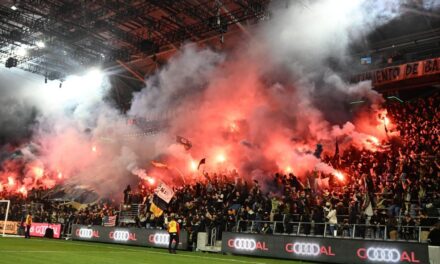 LAFC multado con 100.000 dólares y grupo de aficionados suspendido por bengalas ilegales