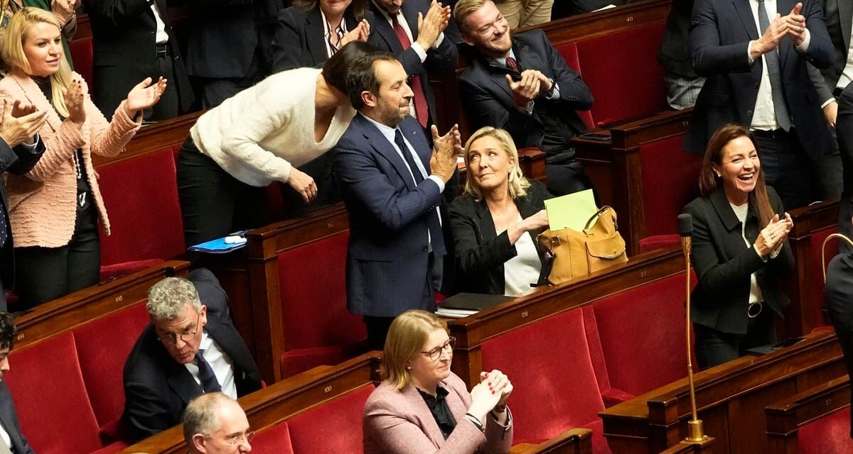 La Asamblea nacional inflige un revés a Macron al rechazar su ley de inmigración |  internacional