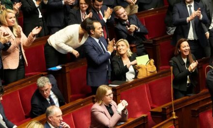 La Asamblea nacional inflige un revés a Macron al rechazar su ley de inmigración |  internacional