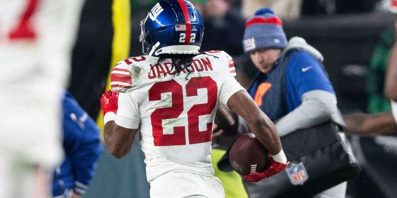La CB de los Giants, Adoree Jackson, intercepta a Jalen Hurts para elegir seis