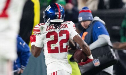 La CB de los Giants, Adoree Jackson, intercepta a Jalen Hurts para elegir seis