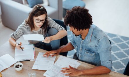 La Generación Z y los millennials dicen que las conversaciones sobre dinero deberían ocurrir temprano