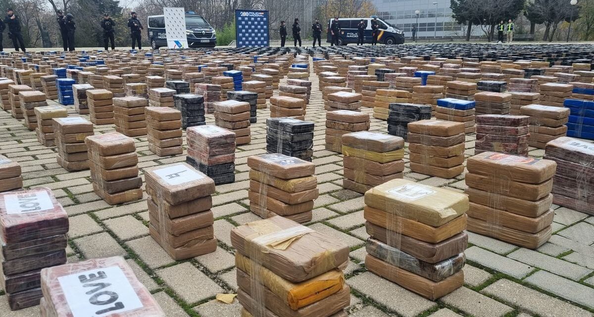 La Policía exhibe 11 toneladas de cocaína: “Nunca habías visto tanta droga junta” |  España
