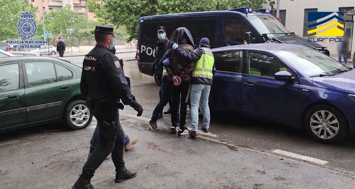 La Policía lidera una operación internacional antiyihadista con 13 detenidos |  España