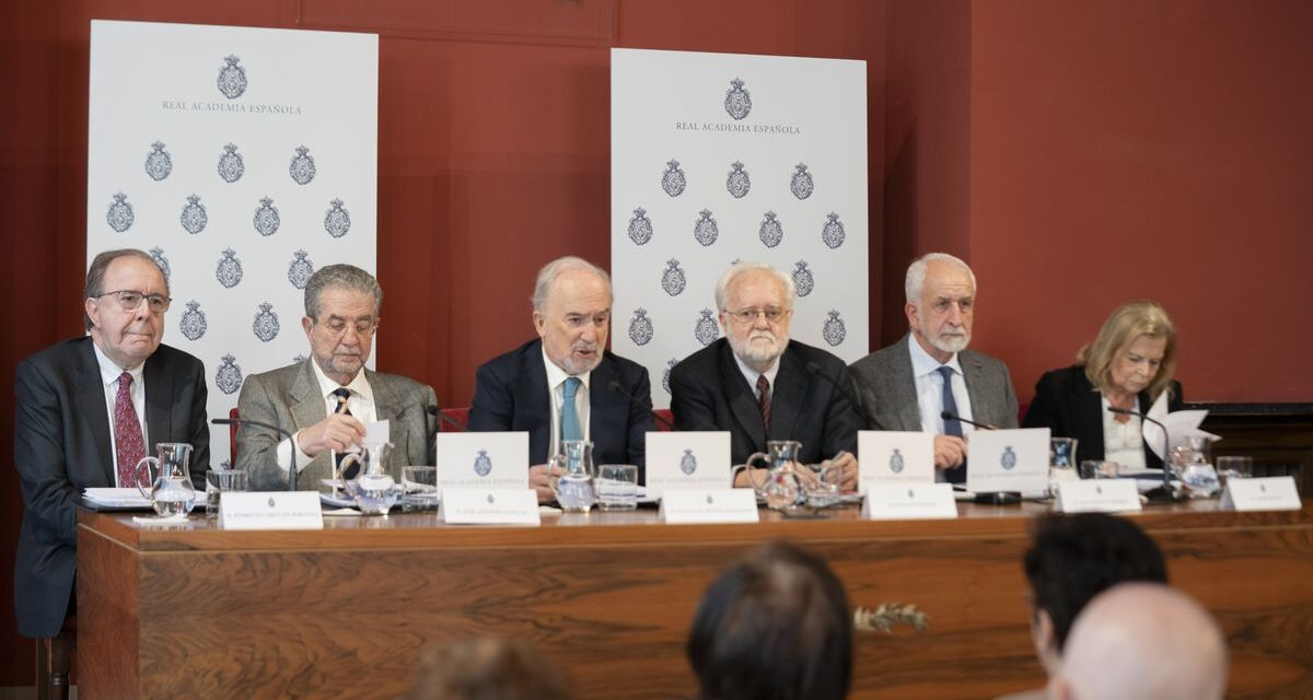La RAE critica la “relajación del nivel de exigencia de lengua y literatura” a los alumnos de Secundaria y Bachillerato |  Educación