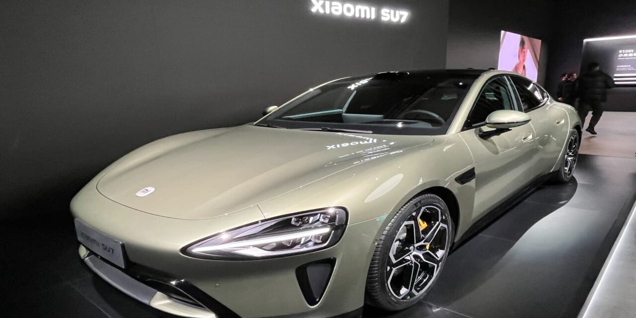 La china Xiaomi presenta su primer vehículo eléctrico en un intento por competir con Porsche y Tesla