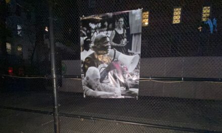 La comunidad honra al alcalde no oficial de West 4th Street Courts