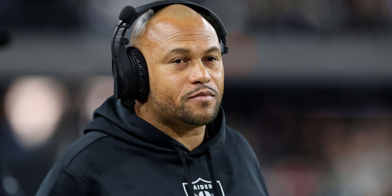 La defensa de los Raiders niega a los Chiefs la oportunidad de conseguir el octavo título consecutivo de la AFC Oeste