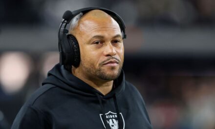 La defensa de los Raiders niega a los Chiefs la oportunidad de conseguir el octavo título consecutivo de la AFC Oeste