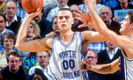 La estrella del baloncesto de Carolina del Norte Eric Montross muere a los 52 años