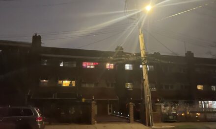 La familia del presunto atacante habla después de que personas apuñalaran