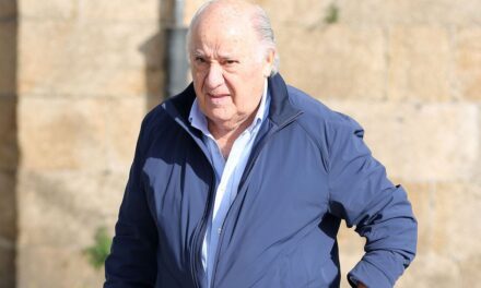 La fortuna de Amancio Ortega supera por primera vez los 100.000 millones de dólares |  Empresas