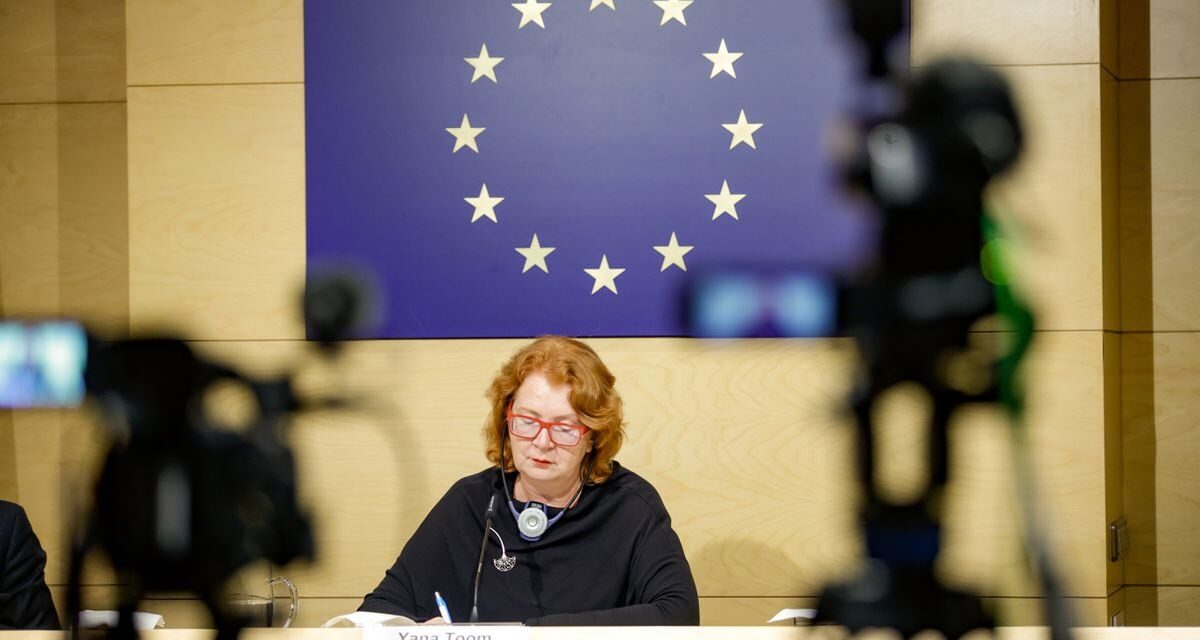 La misión europea afea a la Generalitat que no se plantee un modelo alternativo a la inmersión lingüística en las escuelas |  Cataluña |  España