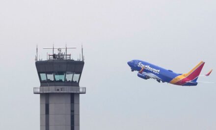 La niebla en el aeropuerto Midway de Chicago es un problema en un fin de semana de viajes navideño que de otro modo sería tranquilo
