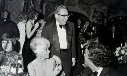 La vida de alta sociedad de Henry Kissinger en Nueva York con celebridades