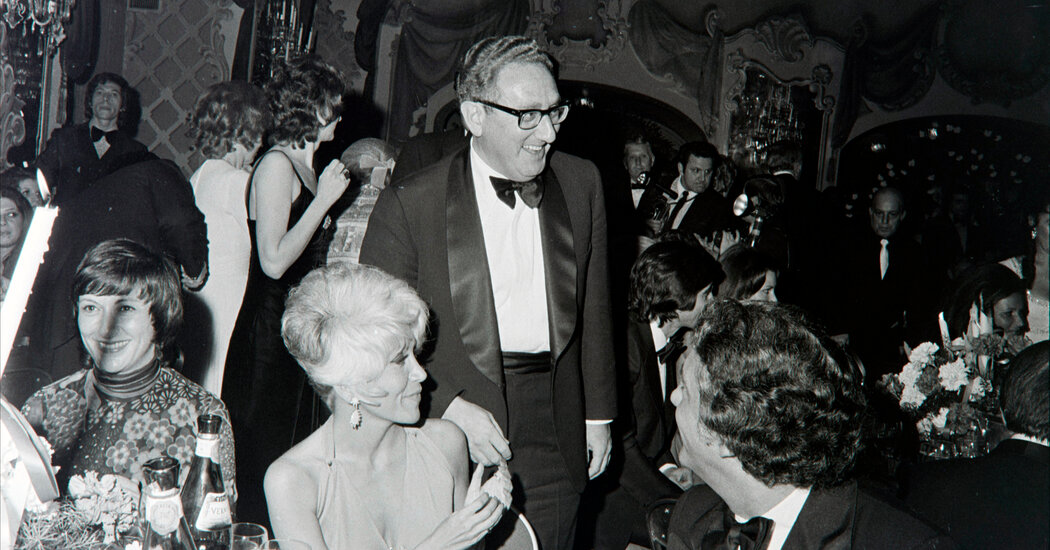 La vida de alta sociedad de Henry Kissinger en Nueva York con celebridades