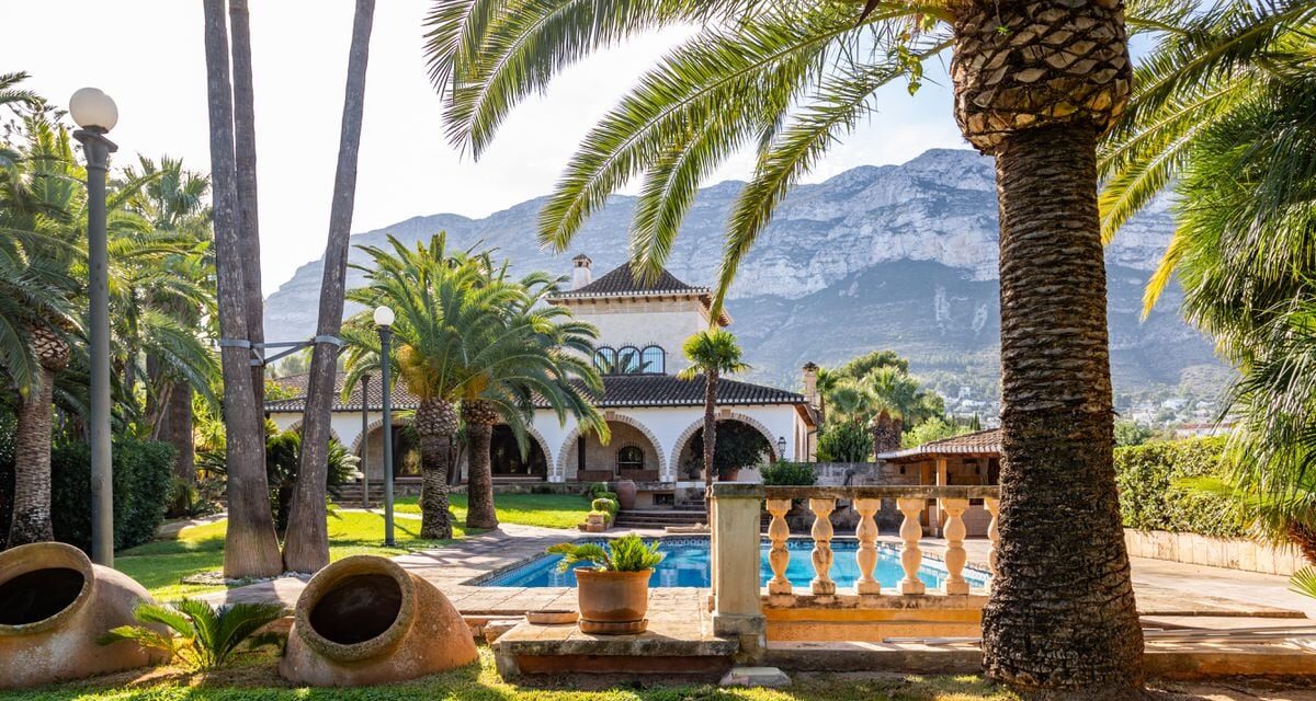 Las tres casas de la semana: retiro en Dénia con gruta incluida por 3 millones |  Negocios
