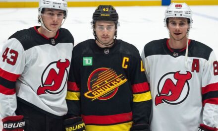 Los 3 hermanos Hughes juegan el mismo juego que los Devils superan a los Canucks