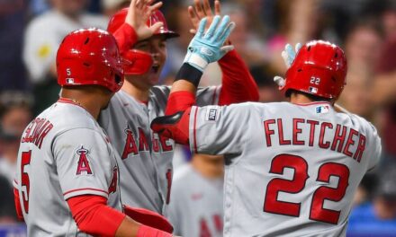 Los Bravos adquieren a Fletcher y Stassi de los Angelinos en un movimiento de malabarismo con el dinero