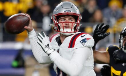 Los Patriots exorcizan demonios ofensivos y aguantan para ganar como visitantes contra los Steelers