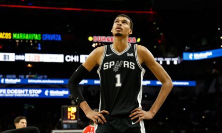 Los Spurs pierden 16º partido consecutivo, récord de la franquicia