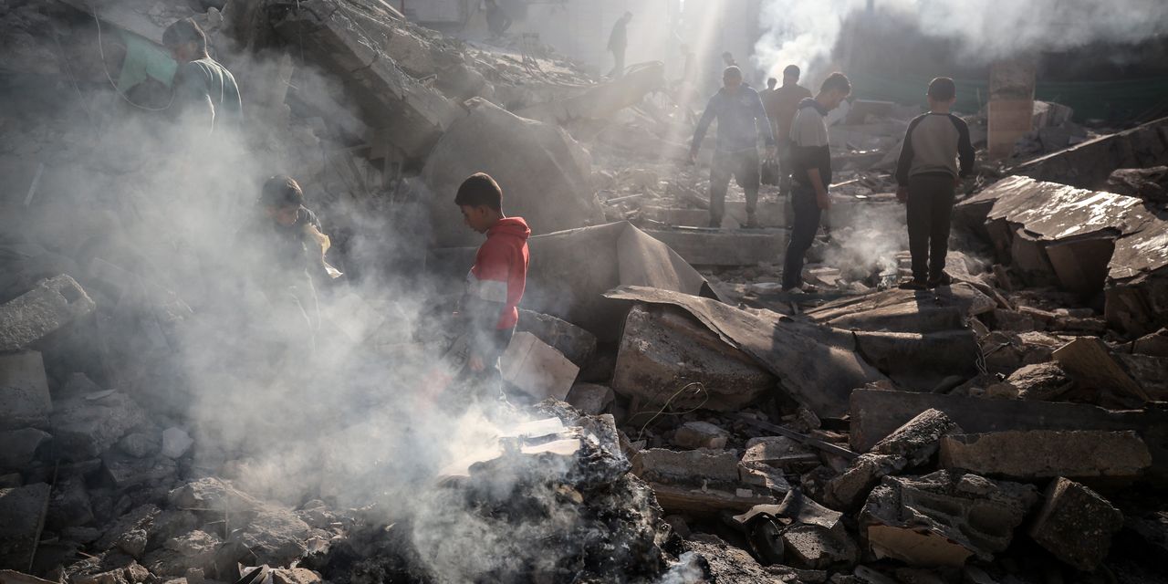 Los combates en Gaza alcanzan una mezquita histórica mientras se intensifican las batallas