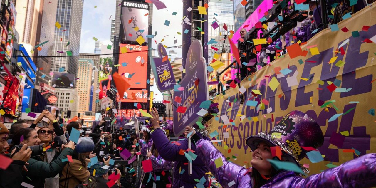 Los juerguistas se preparan para abarrotar Times Square para la caída anual de la bola