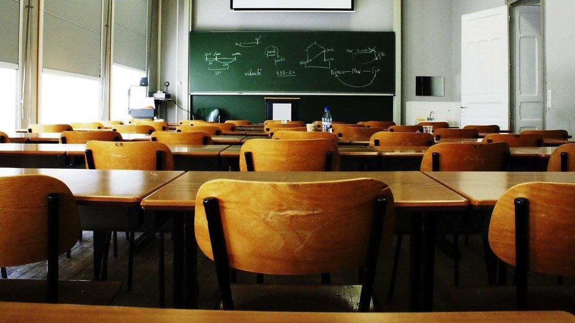 Los puntajes en matemáticas y lectura caen al nivel más bajo en dos décadas