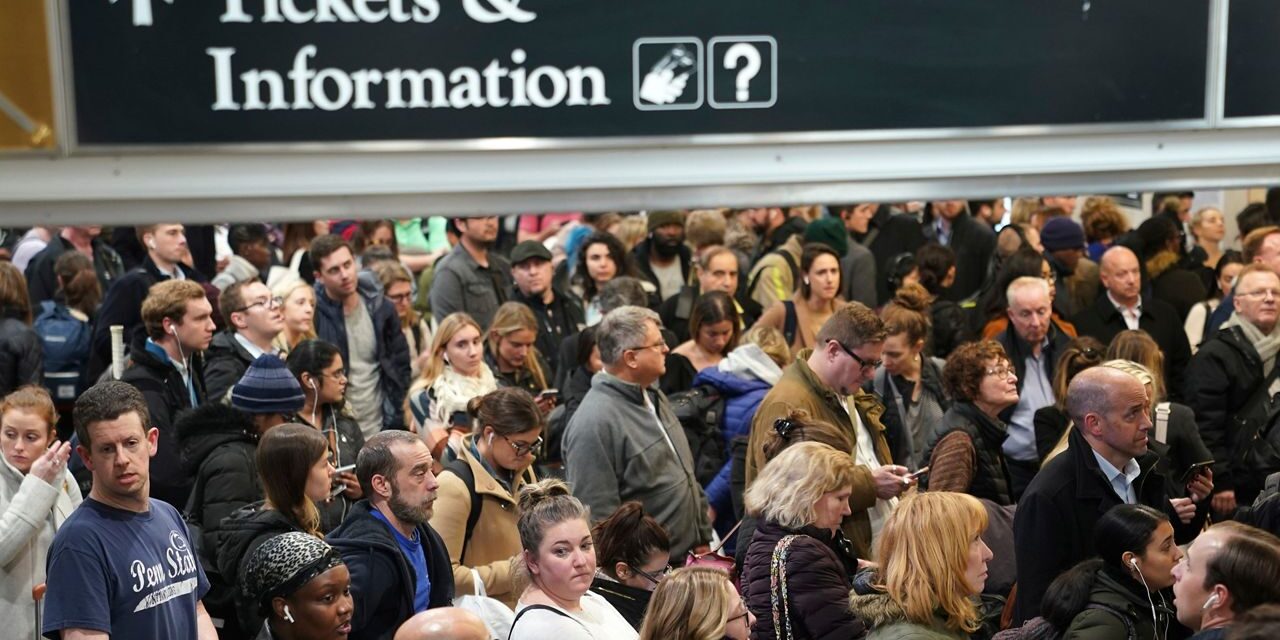 Los retrasos de Amtrak afectan a los viajeros en la víspera de Año Nuevo