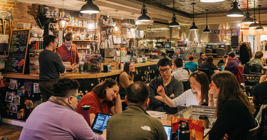 Los trabajadores de un café de juegos de mesa emprendieron la búsqueda de un sindicato y ganaron