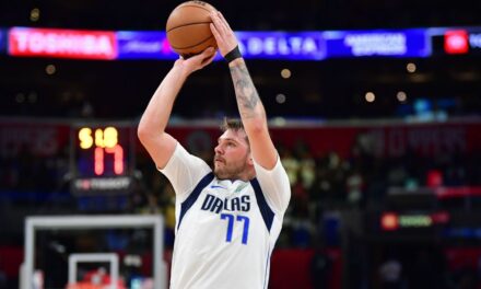 Luka Doncic logra triple-doble en la primera mitad en la paliza de los Mavs sobre el Jazz