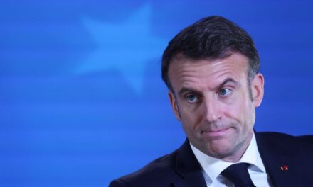 Macron salva la ley migratoria tras un conato de rebelión en su Gobierno |  internacional