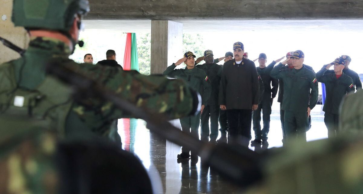 Maduro ordena una “acción defensiva” ante la llegada de un buque británico a las costas de Guyana