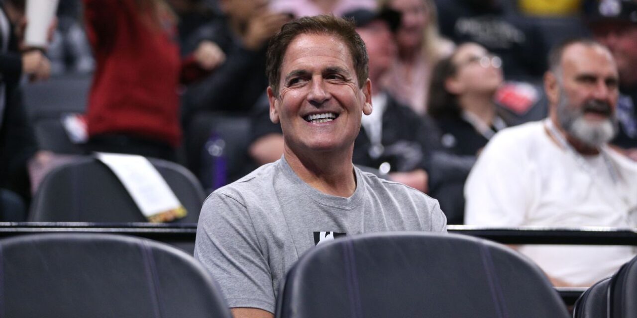 Mark Cuban dice que la venta coloca a los Mavs en "mejor posición para competir"