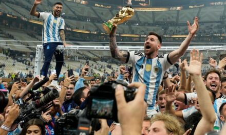 Las camisetas de Messi para el Mundial Argentina 2022 se venden por 7,8 millones de dólares en una subasta