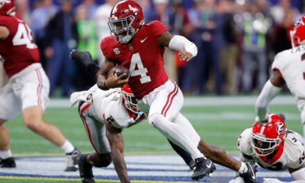 Michigan DC – El mariscal de campo de Alabama, Jalen Milroe, corre el balón como Reggie Bush