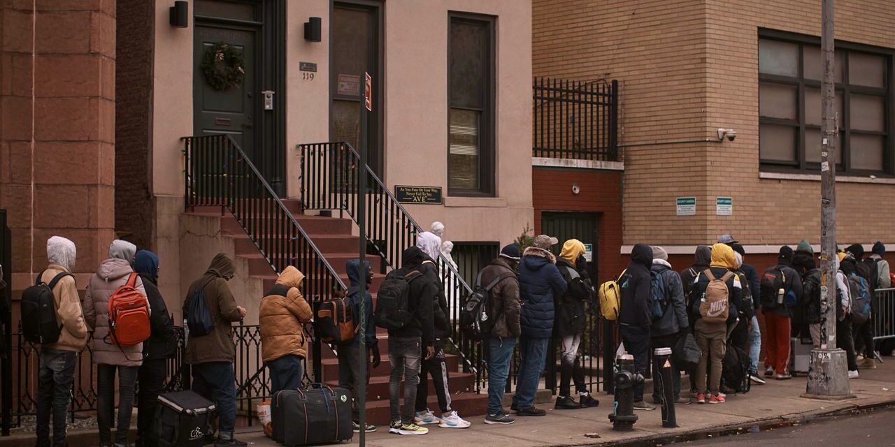 Migrantes enfrentan el desalojo de los refugios de la ciudad de Nueva York
