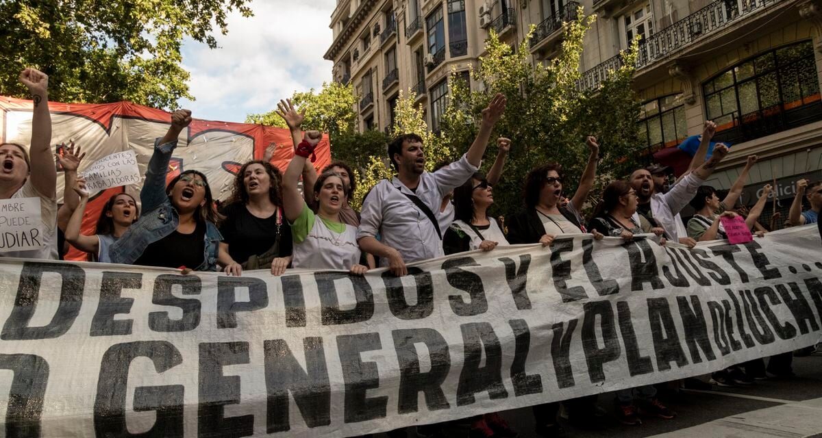 Milei anula por decreto más de 5.000 contratos de trabajadores estatales en Argentina