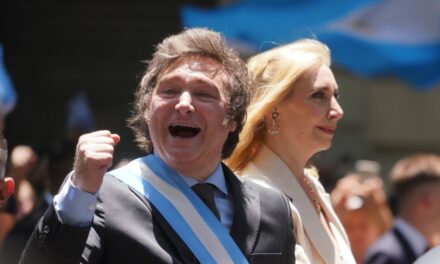 Milei, en su investidura: recorte de 20.000 millones en el sector público y más pobreza a corto plazo