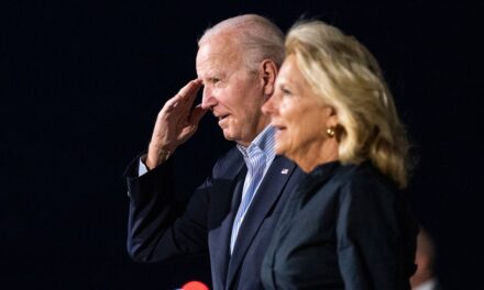Mucho dinero, casas lujosas, chistes: dentro de las recaudaciones de fondos de Biden