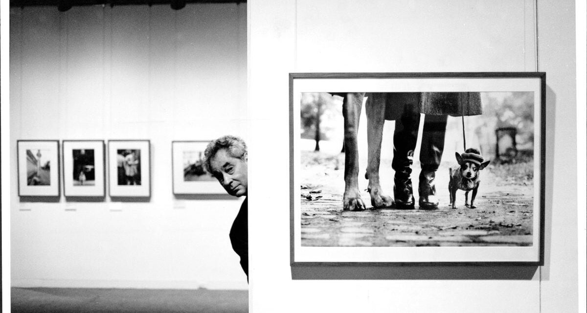 Muere Elliot Erwitt, el fotógrafo de los niños y los perros |  Cultura
