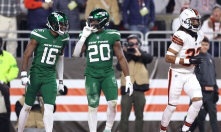 New York Jets y Breece Hall anotan en pase de touchdown de 21 yardas de Trevor Siemian