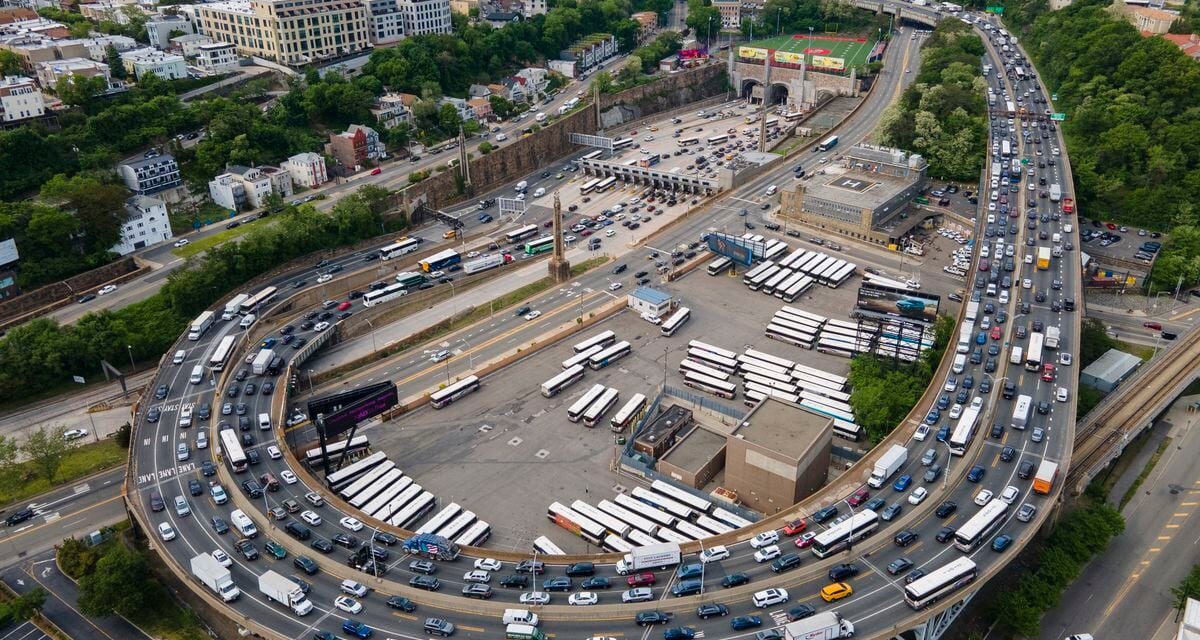 Nueva York aprueba la primera tasa de congestión de EE UU: cobrará 15 dólares por acceder en coche a Manhattan |  Clima y Medio Ambiente