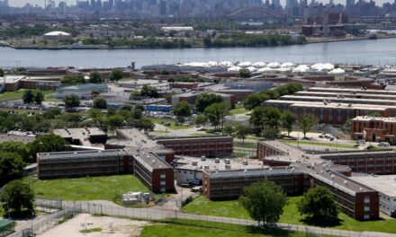 Los detenidos denuncian las condiciones insalubres en Rikers