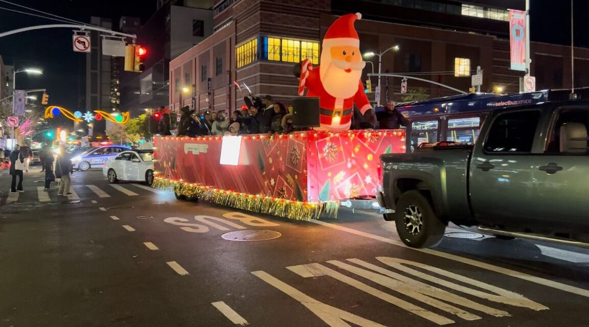 Organización local trae luces navideñas a Harlem