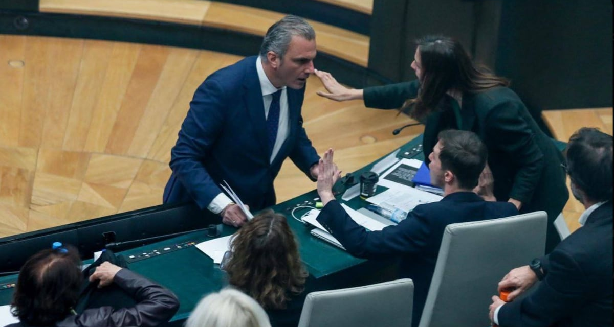 Ortega Smith se encara y lanza una botella a un edil de Más Madrid durante el Pleno: “Ahora, llora” |  Madrid |  España