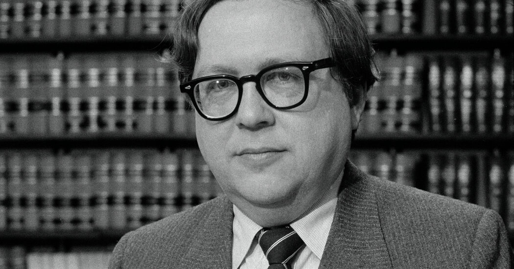 Raymond Dirks, cuyo caso de informante redefinió el uso de información privilegiada, muere a los 89 años