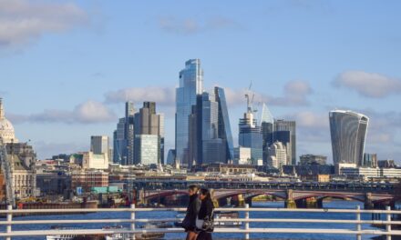 Reino Unido y Suiza firman un acuerdo de servicios financieros post-Brexit