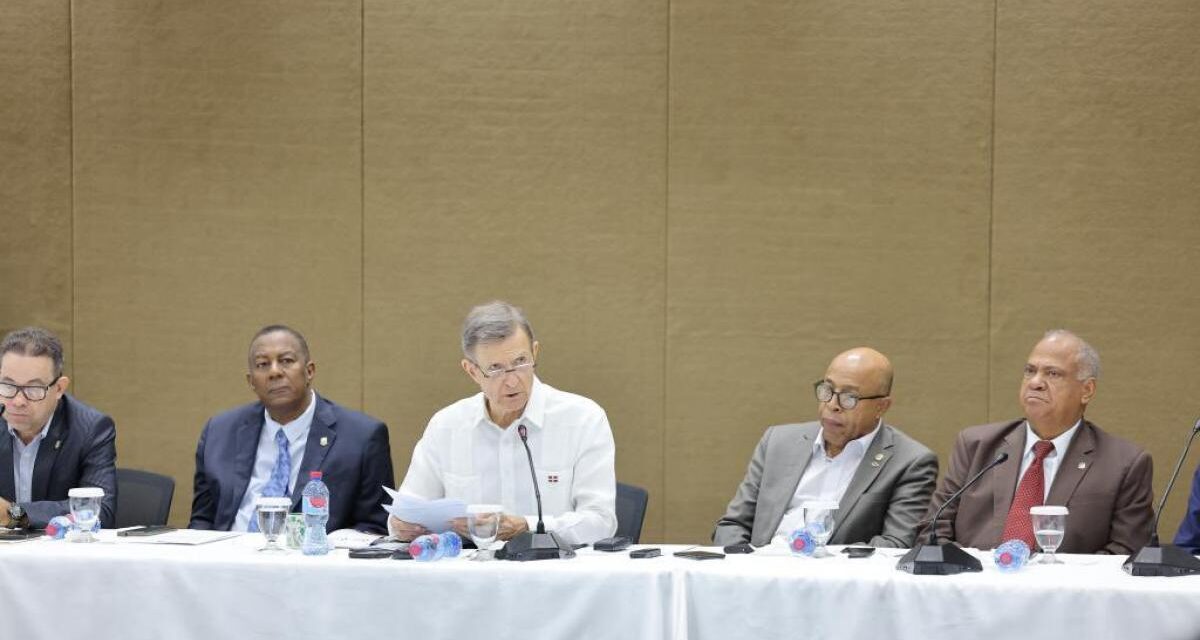 "República Dominicana aguarda informe de la OEA sobre canal en Haití"|  Listín Diario