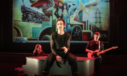 Reseña de 'Walk on Through': Despachos, en canción, de un novato en el museo